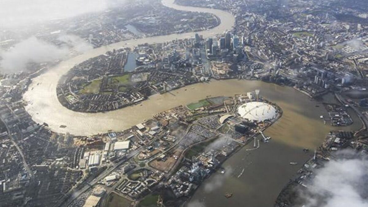 GB: large march against water pollution in London